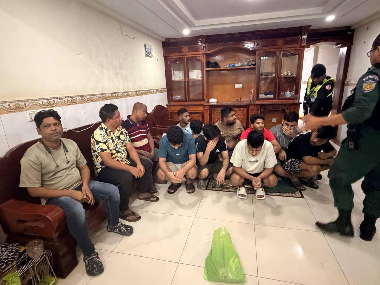 បុកទៀតហើយ! សមត្ថកិច្ចវាយឆ្មក់ទីតាំង Online Scams ក្នុងបុរីជារី ឃាត់ខ្លួនជនបរទេស១២នាក់ ដំណើរការក្លែងបន្លំលក់កញ្ចប់ទេសចរណ៍