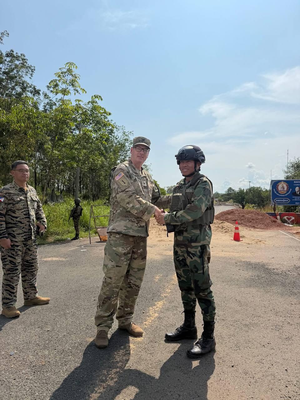 ក្រសួងការពារជាតិដឹកនាំអនុព័ន្ធយោធាបរទេសចុះពិនិត្យស្ពានស្ទឹងមេទឹក ខេត្តពោធិ៍សាត់