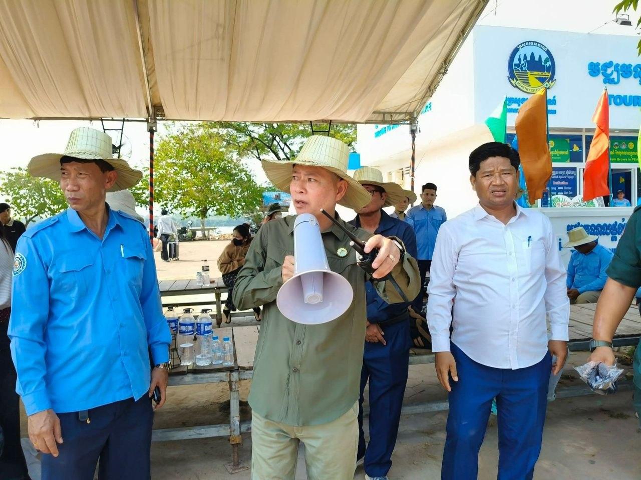 រដ្ឋបាលខេត្តស្ទឹងត្រែង ទទួលស្វាគមន៍យ៉ាងកក់ក្តៅដល់ប្រជាពលរដ្ឋធ្វើដំណើរតាមរថយន្តក្រុងឥតគិតថ្លៃ