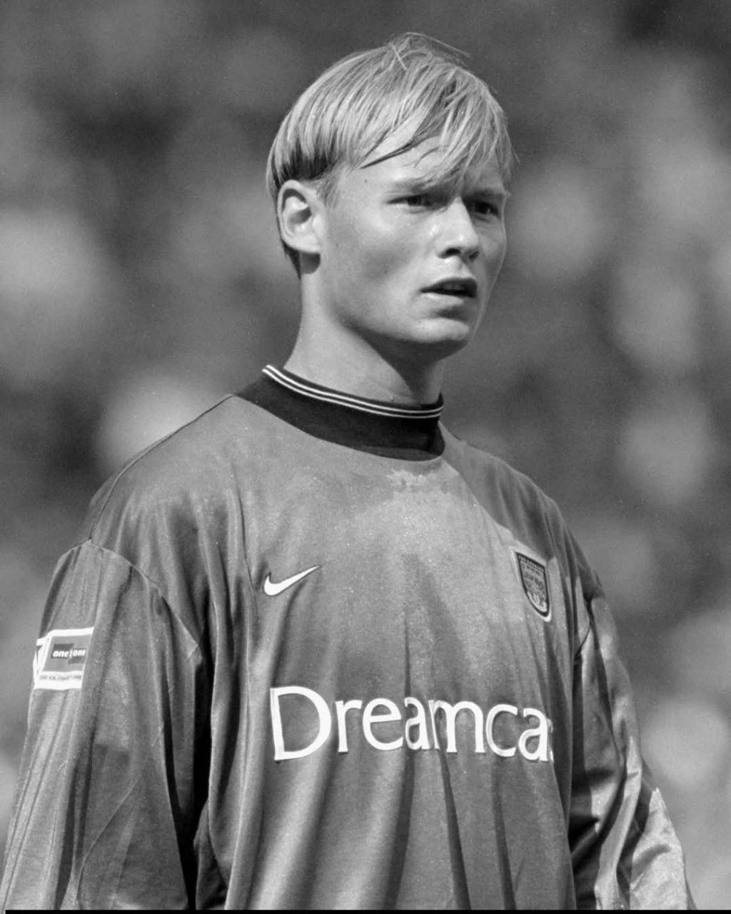 អតីតអ្នកចាំទី Arsenal អាឡិចសាន់ដ័រ ម៉ានីងហ្គឺ ស្លាប់ក្នុងគ្រោះថ្នាក់រថភ្លើងបុករថយន្តនៅអូទ្រីស