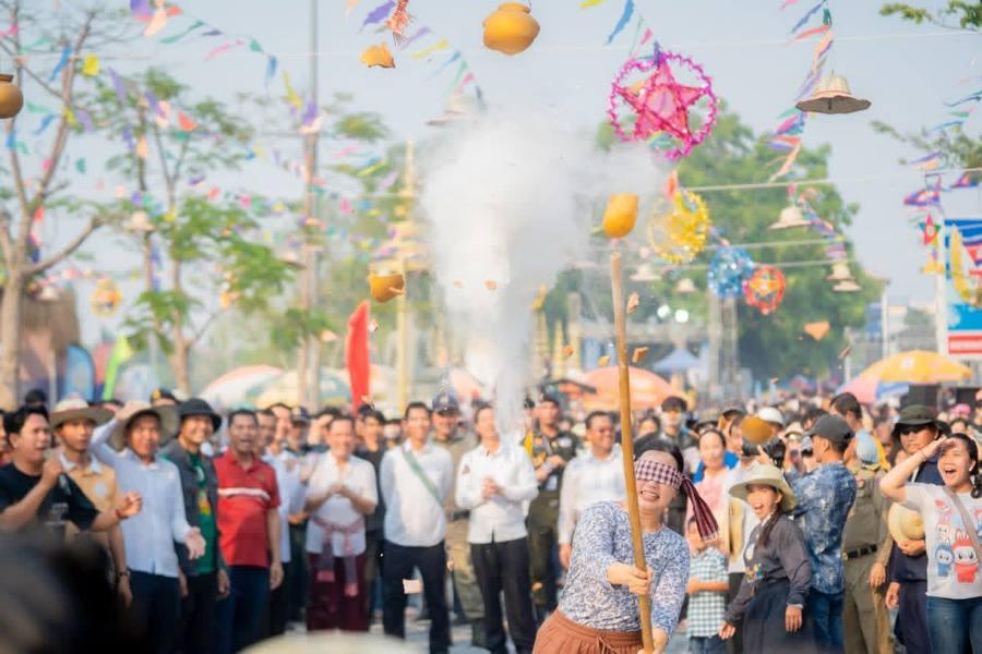 ពិធីបុណ្យចូលឆ្នាំខ្មែរ៖ ខេត្តតាកែវទទួលភ្ញៀវទេសចរជិតមួយលាននាក់ក្នុង៣ថ្ងៃ