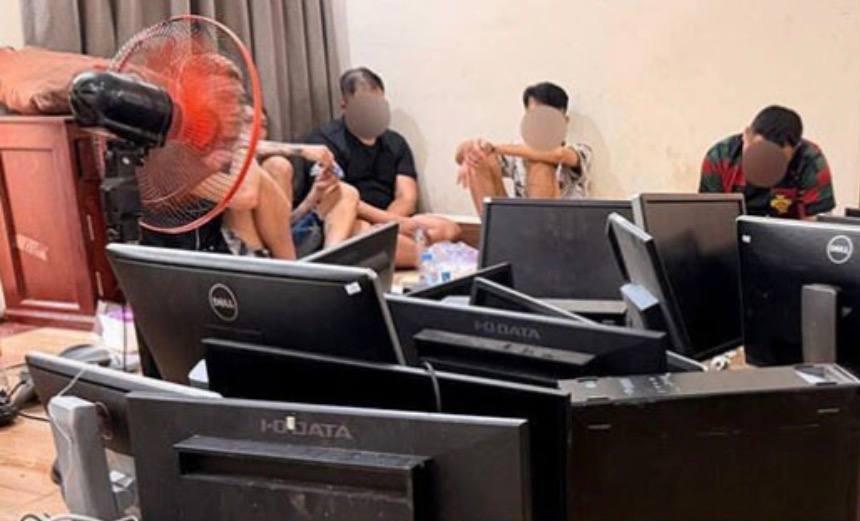 ចំការមន៖ សមត្ថកិច្ចចាប់ខ្លួនជនជាតិវៀតណាម ១៧នាក់ ពាក់ព័ន្ធបទល្មើស Online Scams ដកហូតសម្ភារៈបច្ចេកវិទ្យារាប់រយគ្រឿង