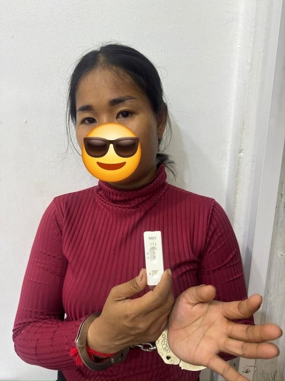 ស្ត្រីអាយុ៣១ឆ្នាំត្រូវចាប់ខ្លួនពីការកាន់គ្រឿងញៀន៧កញ្ចប់ ទម្ងន់១.៤៧ក្រាម