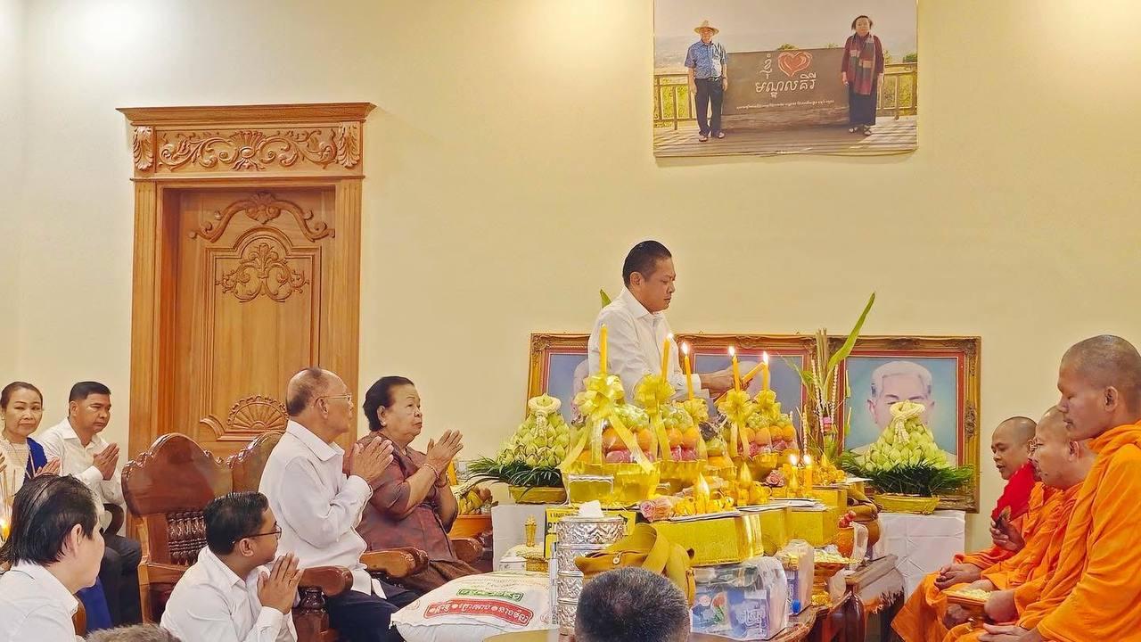 សម្តេចអគ្គមហាពញាចក្រី ហេង សំរិន និងសម្តេចធម្មវិសុទ្ធវង្សា សៅ ទី ប្រារព្ធពិធីបង្សុកូលឧទ្ទិសកុសលផលបុណ្យនៅស្រុកកំណើត