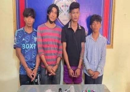 នគរបាលគាស់ក្រឡចាប់ខ្លួនយុវជន៤នាក់ប្រើគ្រឿងញៀន រកឃើញកាំភ្លើងខ្យល់និងឧបករណ៍ញៀន