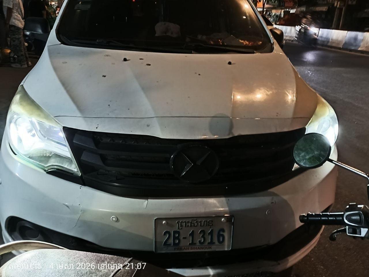 រថយន្តបុកម៉ូតូហុងដាឌ្រីម បណ្ដាលឲ្យបងប្អូនបង្កើតរងរបួសដំណំ