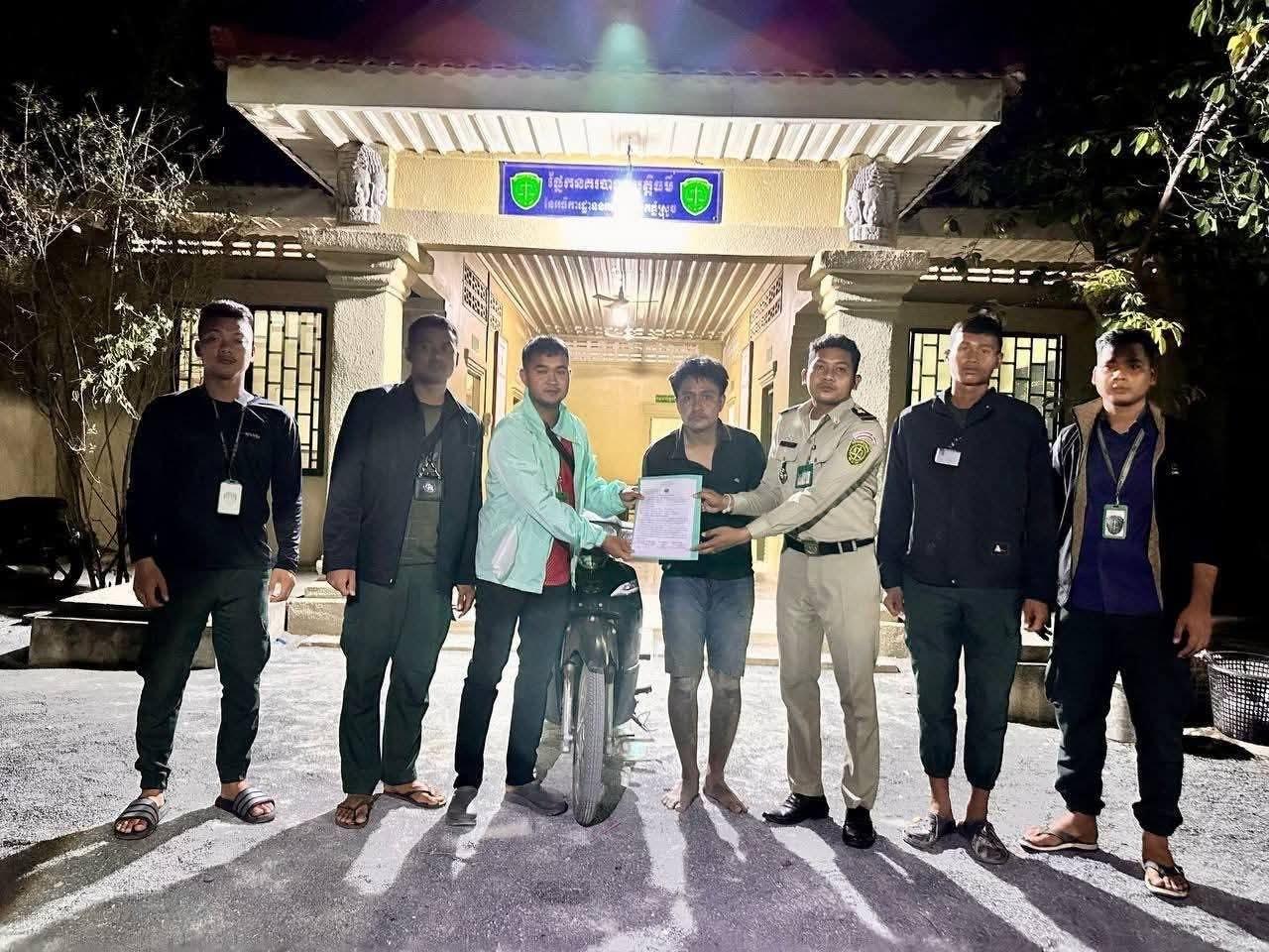 ចោរលួចម៉ូតូពីខេត្តព្រះសីហនុ ត្រូវបានចាប់ខ្លួននៅខេត្តកំពង់ស្ពឺ