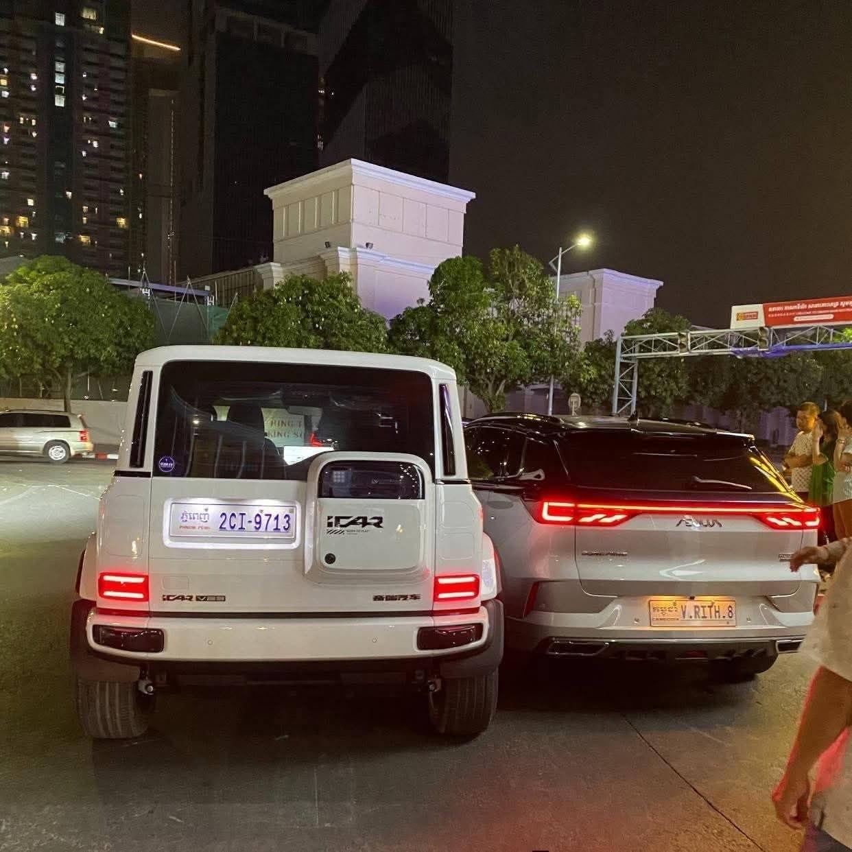 រថយន្តសេរីទំនើប២គ្រឿងប៉ះគ្នានៅកោះពេជ្រ ខូចខាតទាំងសងខាង តែអ្នកបើកបរមិនរងរបួស