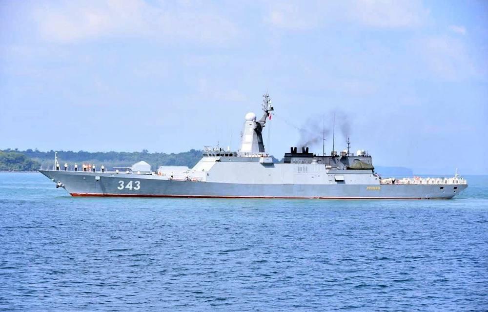 នាវាយុទ្ធភណ្ឌរុស្ស៊ី២គ្រឿងចូលសំចតកំពង់ផែព្រះសីហនុ ពង្រឹងសម្ព័ន្ធមិត្តភាពកម្ពុជា-រុស្ស៊ី