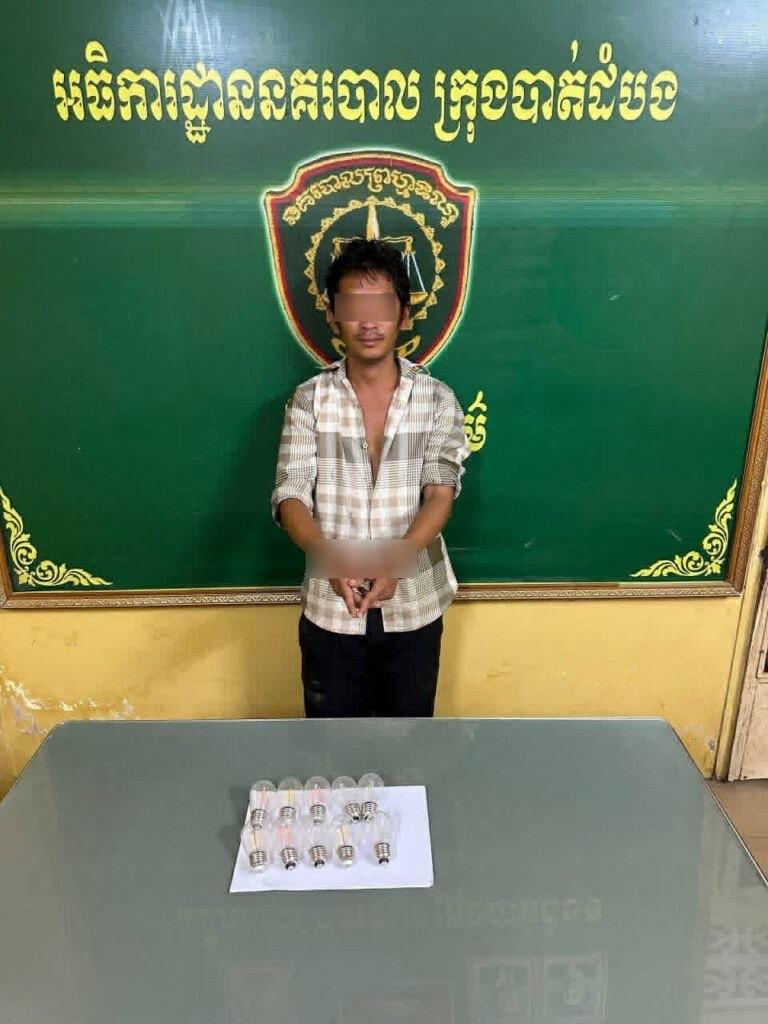 អាជ្ញាធរបាត់ដំបងតុបតែងភ្លើងស្អាតៗ ចោរលួចដោះអំពូលត្រូវចាប់ខ្លួន