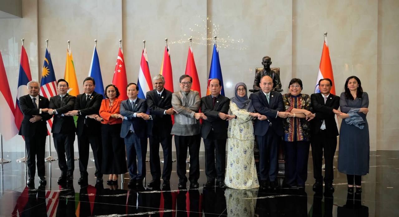 ឧត្តមមន្ត្រីអាស៊ានកម្ពុជាចូលរួមកិច្ចប្រជុំអាស៊ាន-ឥណ្ឌាលើកទី២៨ នៅហ្វីលីពីន