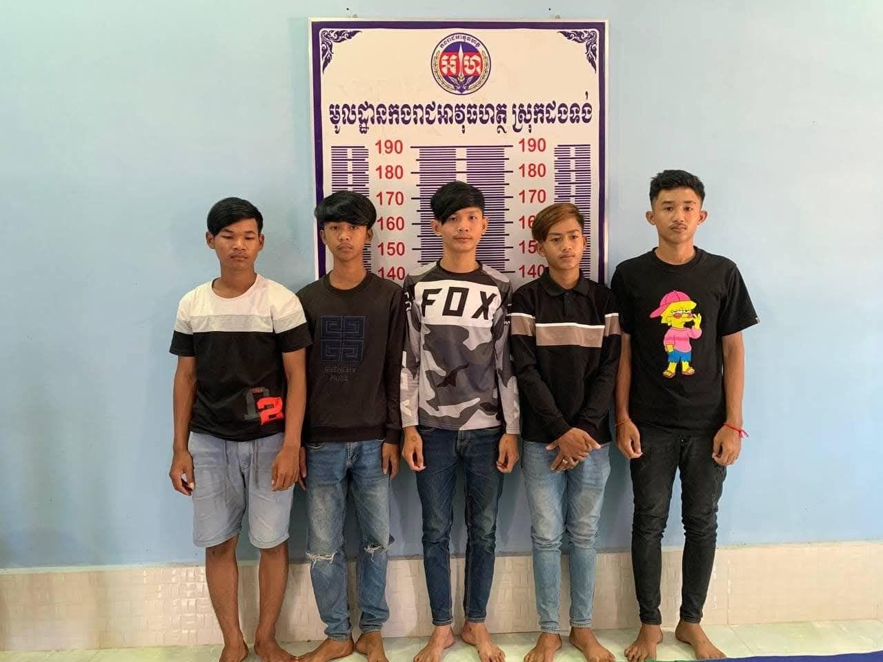 កងរាជអាវុធហត្ថដងទង់ឃាត់ខ្លួនក្មេង៥នាក់ ពាក់ព័ន្ធករណីបង្ហោះម៉ូតូបង្កអសន្តិសុខ