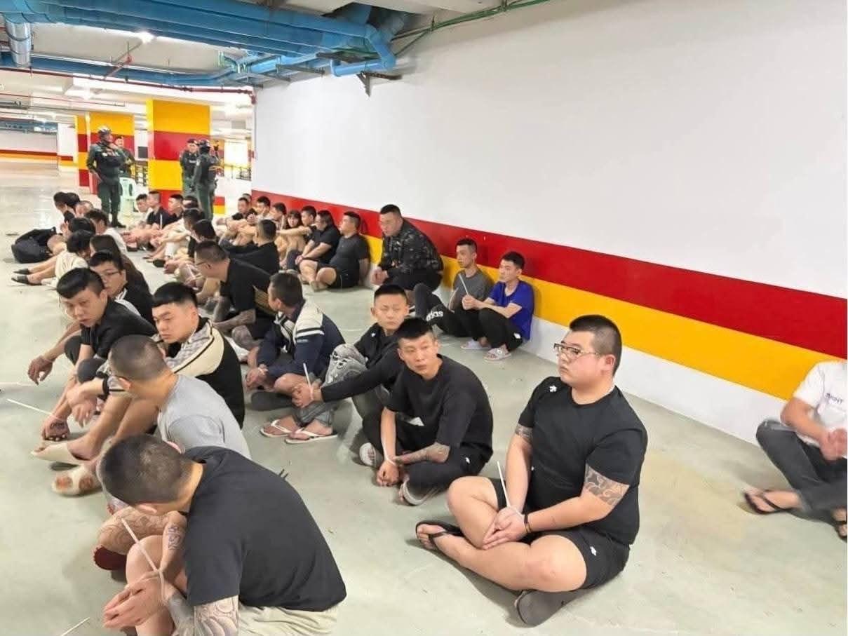 នគរបាលរាជធានីភ្នំពេញ បង្ក្រាបបទល្មើសអនឡាញ នៅអគារប្រណិត ឃាត់ខ្លួនជនបរទេសជាង ១០០នាក់