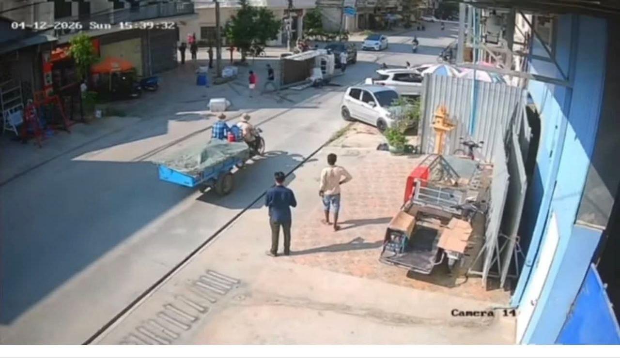 រថយន្ត PEUGEOT បុករថយន្ត HYUNDAI នៅបាត់ដំបង បណ្តាលឲ្យម្នាក់របួសធ្ងន់