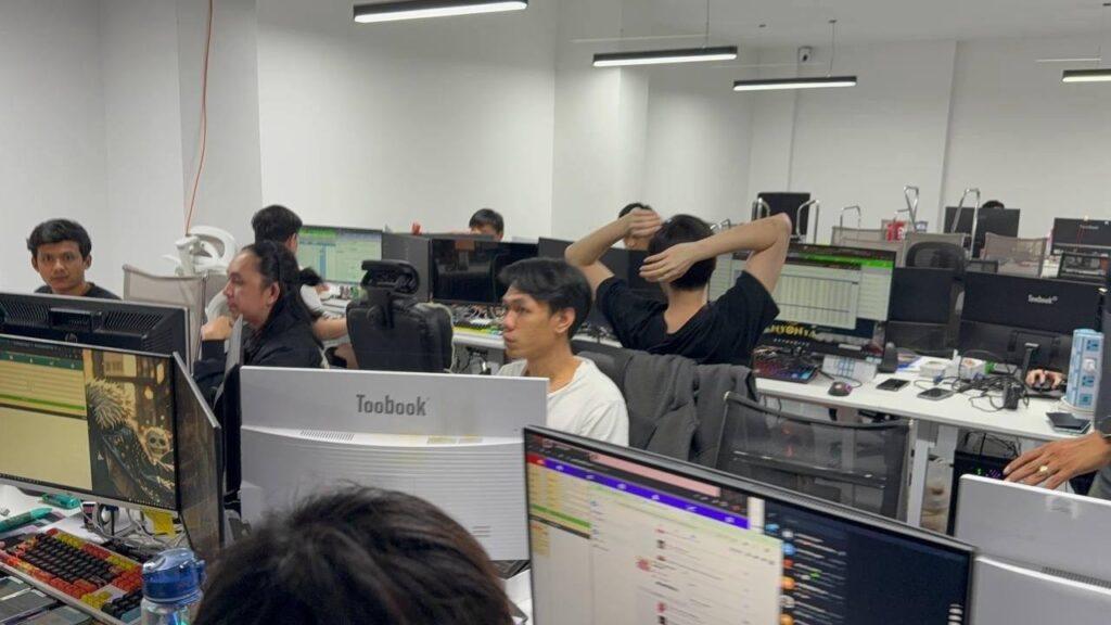 ភ្នំពេញបង្ក្រាបទីតាំងស្កេមអនឡាញ ឃាត់ជនបរទេសជាង៥០នាក់