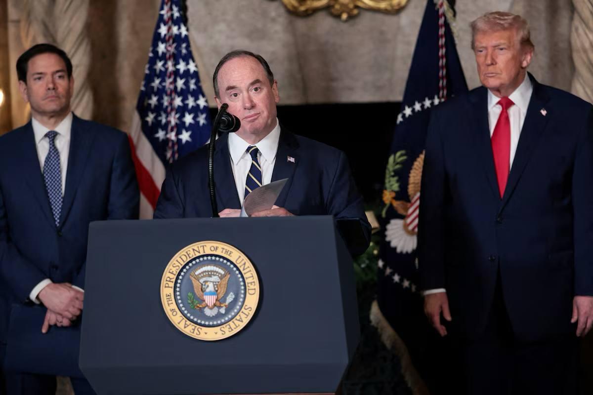 រដ្ឋមន្ត្រីកងទ័ពជើងទឹកអាមេរិក លោក John Phelan ត្រូវបានបណ្តេញចេញពីតំណែង