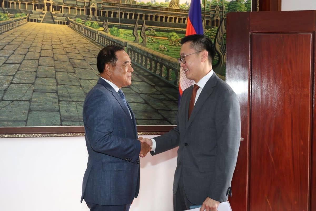 លោក លី ធុជ ស្នើសុំអូស្រ្តាលីបន្តគាំទ្រការងារមីន ដើម្បីគោលដៅគ្មានជនរងគ្រោះថ្មីទៀត