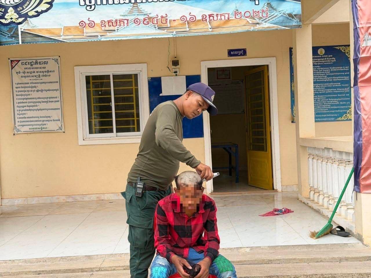 ខេត្តស្វាយរៀង៖ ប៉ូលិសឃាត់ក្មេងប្រុសអាយុ១៥ឆ្នាំ បើកម៉ូតូបំពាក់បំពង់ស៊ីម៉ាំងឮ ដកហូតរថយន្ត៣ខែ