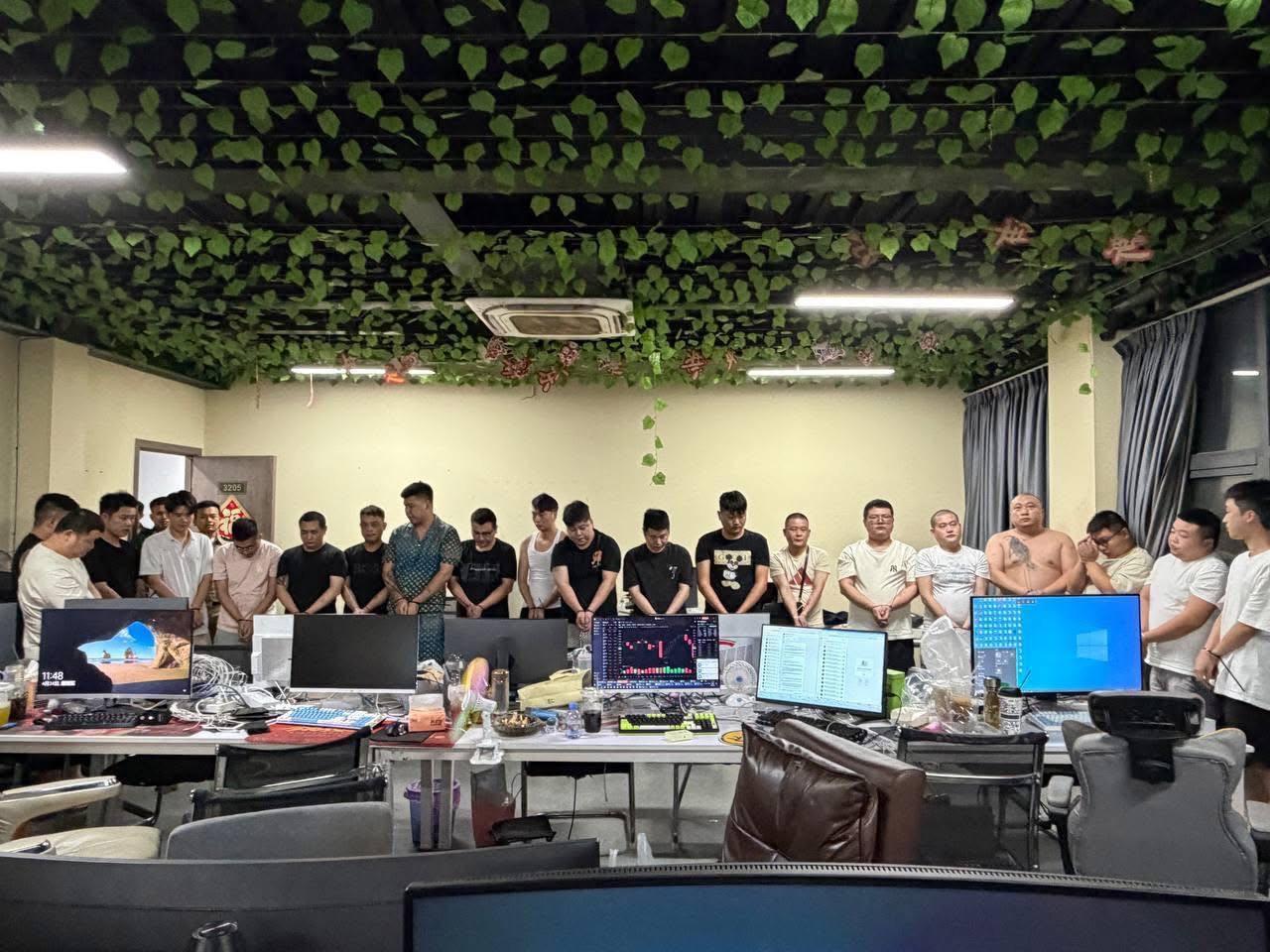 ប្រតិបត្តិការណ៍បង្ក្រាបទីតាំង Online Scams នៅអគារ BAOLI INTER CITY ឃាត់ខ្លួនជនសង្ស័យ ៤០នាក់