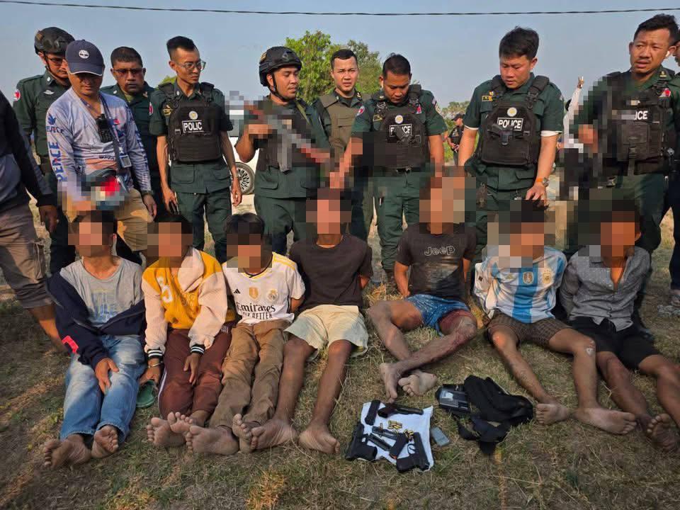 កម្លាំងអាជ្ញាធរចាប់ខ្លួនមេក្លោងញៀនធំនៅតាកែវ រួមជនល្មើស៧នាក់ និងឃាត់យកគ្រឿងញៀន និងកាំភ្លើង