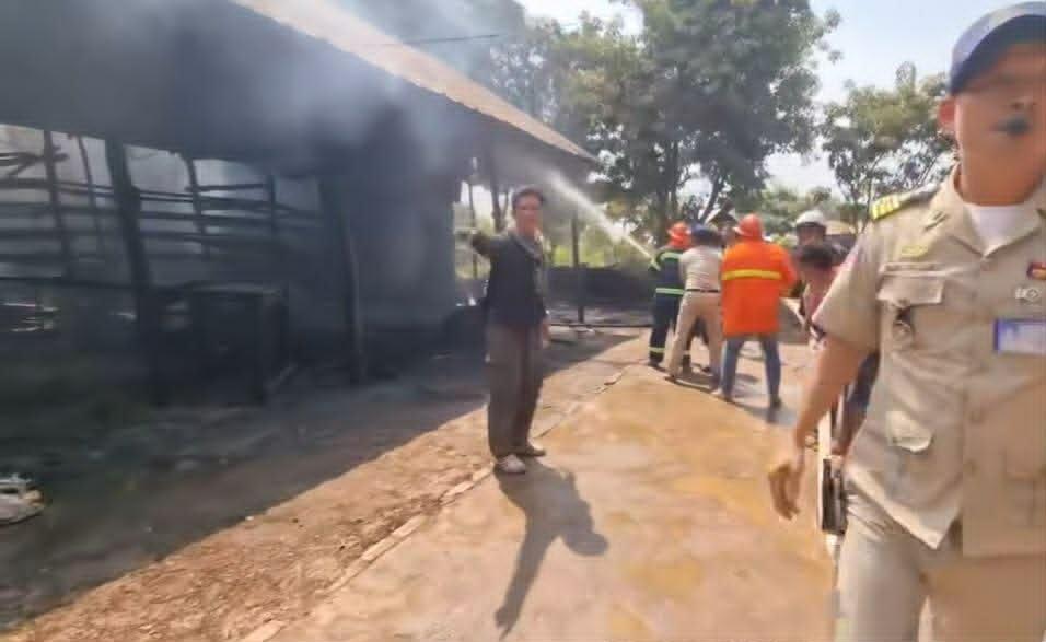 ភ្លើងឆេះរោងឆ្អើរត្រីនៅកំពង់ឆ្នាំង ដោយសារការធ្វេសប្រហែសរបស់ម្ចាស់