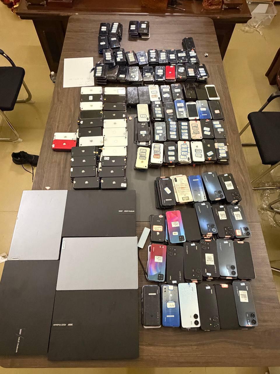 អាជ្ញាធរព្រះសីហនុឃាត់ខ្លួនជនសង្ស័យ៤៩នាក់ រឹបអូសទូរសព្ទ១,៥០០គ្រឿងក្នុងប្រតិបត្តិការបង្ក្រាបអនឡាញស្កាំ