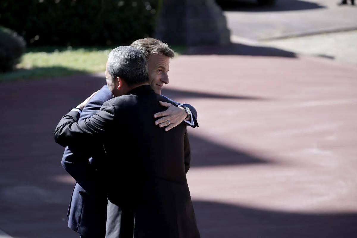 ប្រធានាធិបតីបារាំង អេម៉ានុយអែល ម៉ាក្រុង ប្តេជ្ញាពង្រឹងសហប្រតិបត្តិការជាមួយកម្ពុជា និងរៀបចំទស្សនកិច្ចទៅភ្នំពេញ