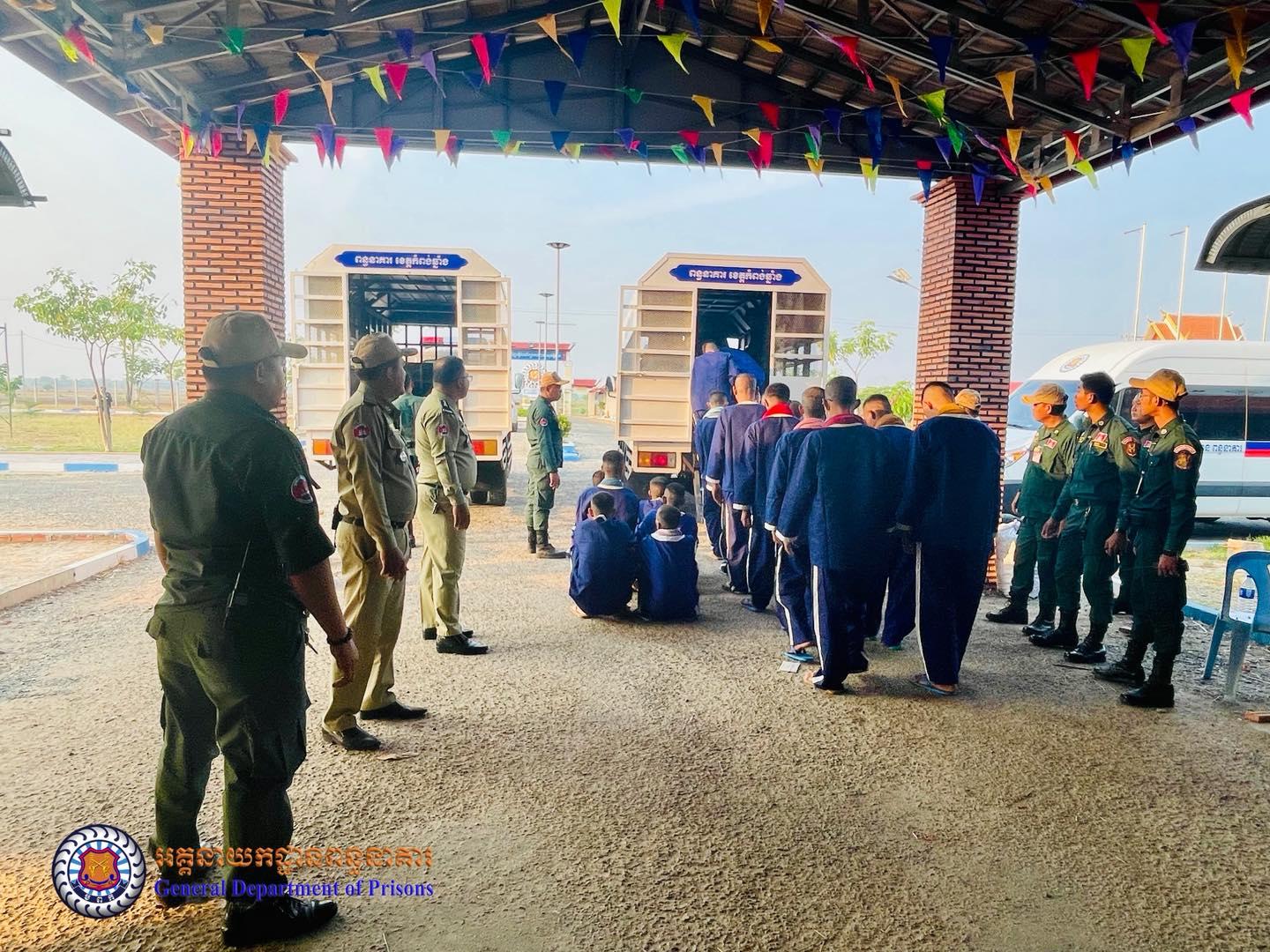 ផ្ទេរជនជាប់ឃុំ ៤៨នាក់ ចេញពីពន្ធនាគារកំពង់ឆ្នាំង មកឃុំខ្លួនបន្តនៅភ្នំពេញ ក្រោយជួបបញ្ហាចង្អៀតណែនធ្ងន់ធ្ងរ