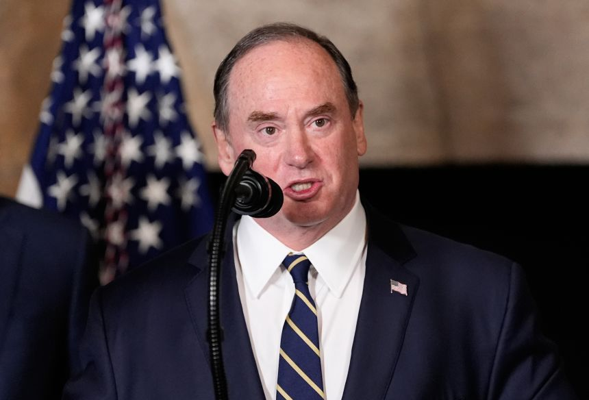 រដ្ឋមន្ត្រីកងទ័ពជើងទឹកអាមេរិកត្រូវបានបណ្តេញចេញភ្លាមៗ កណ្តាលវិបត្តិអ៊ីរ៉ង់ និងការប៉ះទង្គិចផ្ទៃក្នុងដ៏ធ្ងន់ធ្ងរ