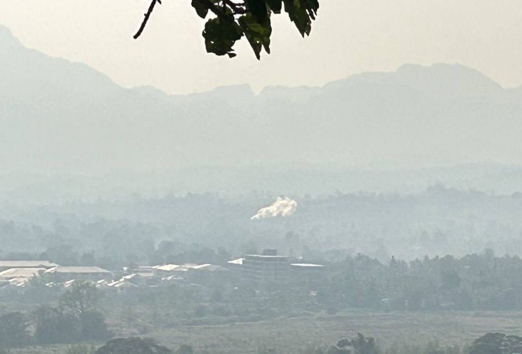 គ្រាប់ផ្លោងមីយ៉ាន់ម៉ាធ្លាក់ចូលថៃ បណ្តាលឲ្យពលរដ្ឋ៤នាក់របួស ខណៈស្ថានការណ៍ព្រំដែនកំពុងតានតឹងខ្លាំង