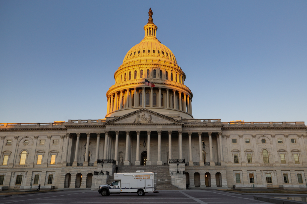 សភាអាមេរិករៀបចំបោះឆ្នោតបញ្ឈប់សង្រ្គាមអ៊ីរ៉ង់ បង្ខំត្រាំទទួលស្គាល់អំណាចសភា