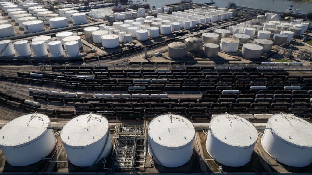 តម្លៃប្រេងធ្លាក់ចុះខ្លាំងក្រោម ១០០ ដុល្លារ ដោយសារសង្គ្រាមមជ្ឈិមបូព៌ាអាចជិតចប់