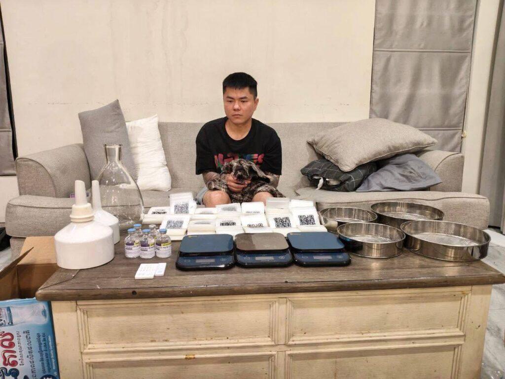 ជនជាតិចិន ៤ នាក់ជាប់ឃុំក្នុងបទល្មើសគ្រឿងញៀន និងកាំភ្លើងខ្លី ២ ដើម នៅសែនសុខ