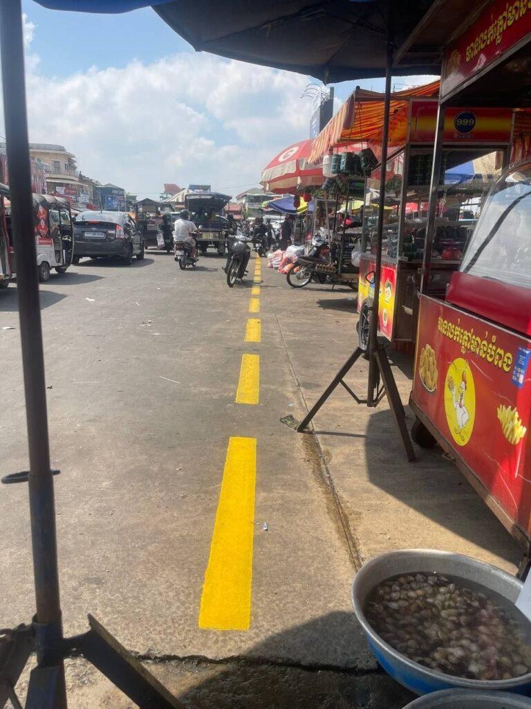 អាជ្ញាធរច្បារអំពៅ និងកម្មករបេនឡាន រួមគ្នារៀបចំគំនូសចំណតរថយន្ត ដើម្បីបង្កើនសណ្តាប់ធ្នាប់ចរាចរណ៍