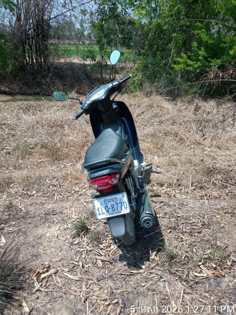 ម៉ូតូថ្មីឆ្នាំ២០២៥ លួចបានត្រឹមពាក់កណ្ដាលថ្ងៃ ក្រោយមកគេយកទៅប្លុងចោលក្នុងវាលស្រែ