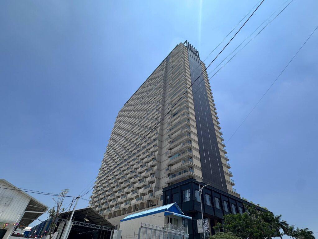 ជនបរទេសលោតសម្លាប់ខ្លួនពីអគារខុនដូនៅសង្កាត់ឃ្មួញ បណ្តាលឱ្យពលរដ្ឋភ្ញាក់ផ្អើល