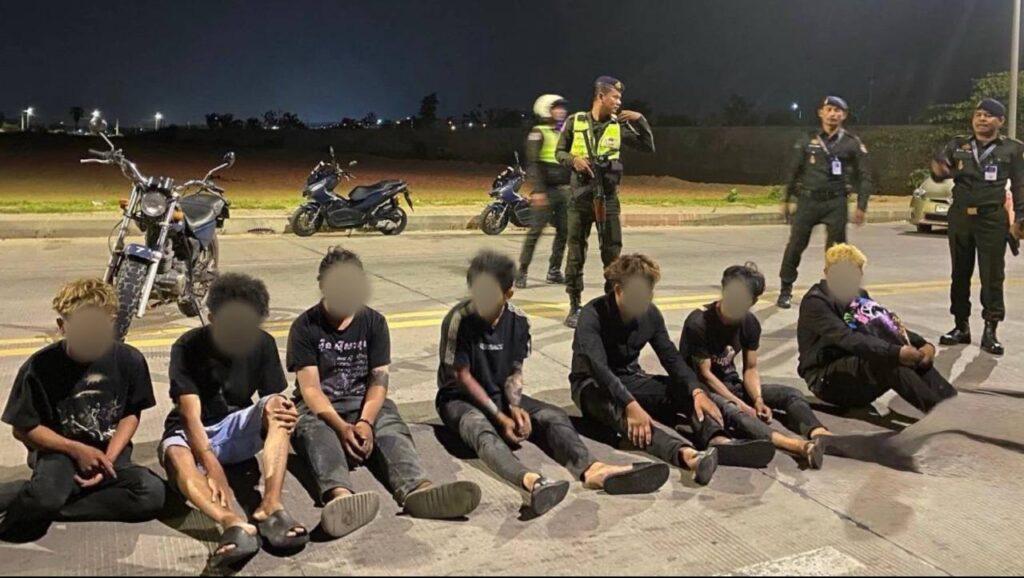 អាវុធហត្ថភ្នំពេញបង្ក្រាបក្រុមក្មេងទំនើង ១០នាក់ ឃាត់ម៉ូតូ ១០គ្រឿង ពាក់ព័ន្ធការបង្ហោះ និងកែច្នៃបំពង់ស៊ីម៊ាំងខុសបច្ចេកទេស