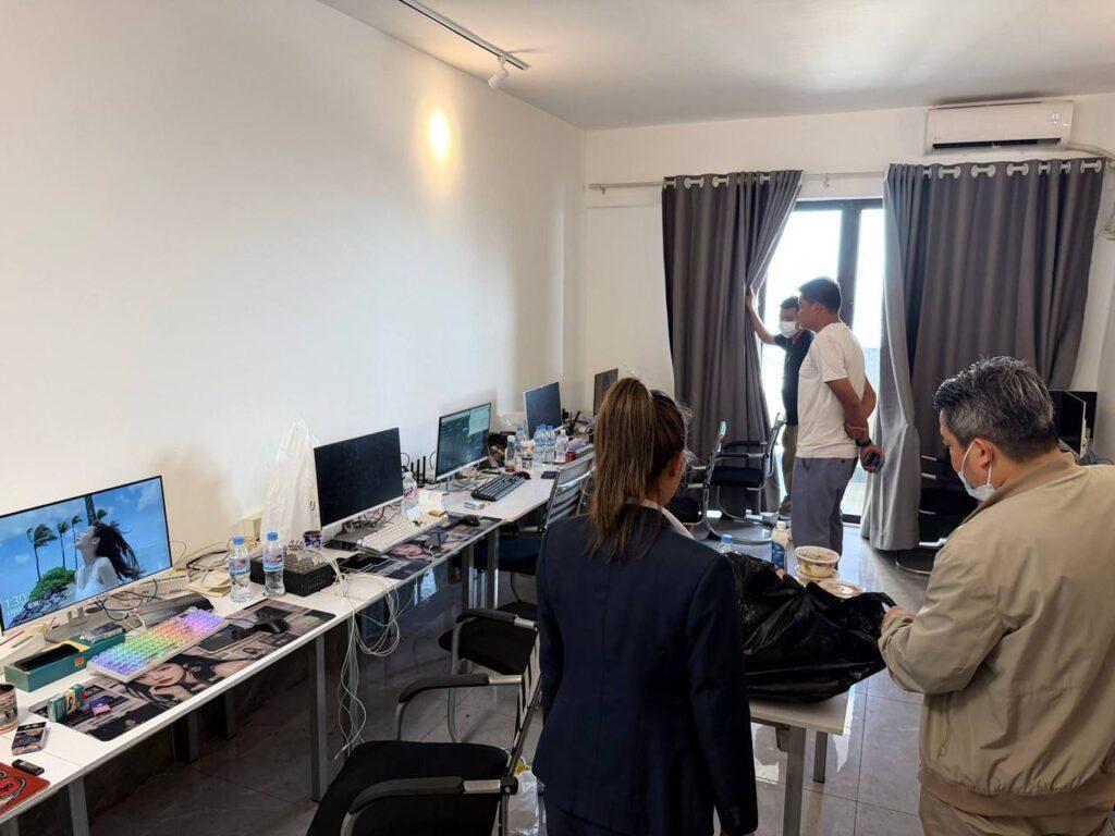 កម្លាំងសមត្ថកិច្ចបង្ក្រាបទីតាំងឆបោកអនឡាញ ឃាត់ខ្លួនជនបរទេស ២១៨ នាក់ នៅសែនសុខ