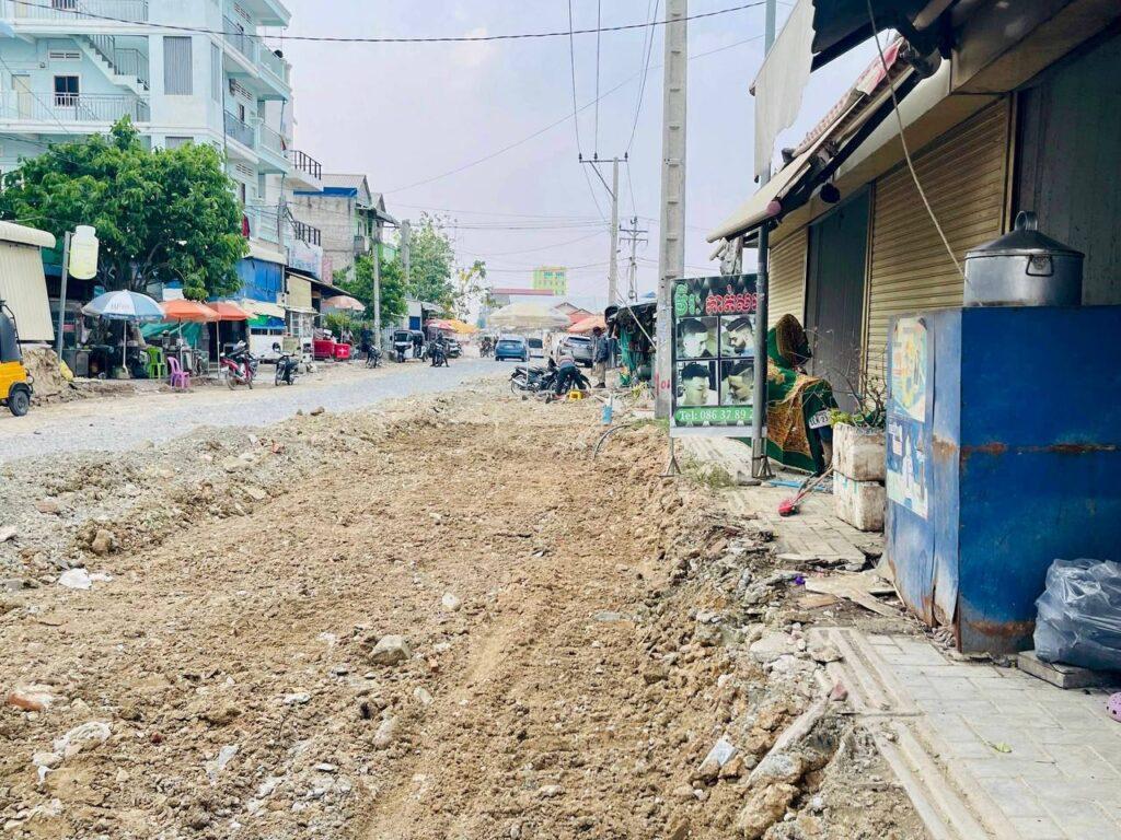 ខណ្ឌកំបូលបើកការដ្ឋានសាងសង់ផ្លូវបេតុងឆ្អឹងដែកប្រវែងជាង ៨០០ម ក្នុងសង្កាត់កន្ទោក