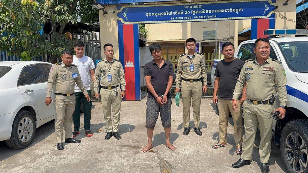 ភ្លើងប្រច័ណ្ឌឆេះ! ប្ដីទាញកាំបិតកាប់ប្រពន្ធរងរបួស ព្យាយាមធ្វើអត្តឃាតខ្លួនឯងត្រូវសមត្ថកិច្ចឃាត់ខ្លួនទាន់