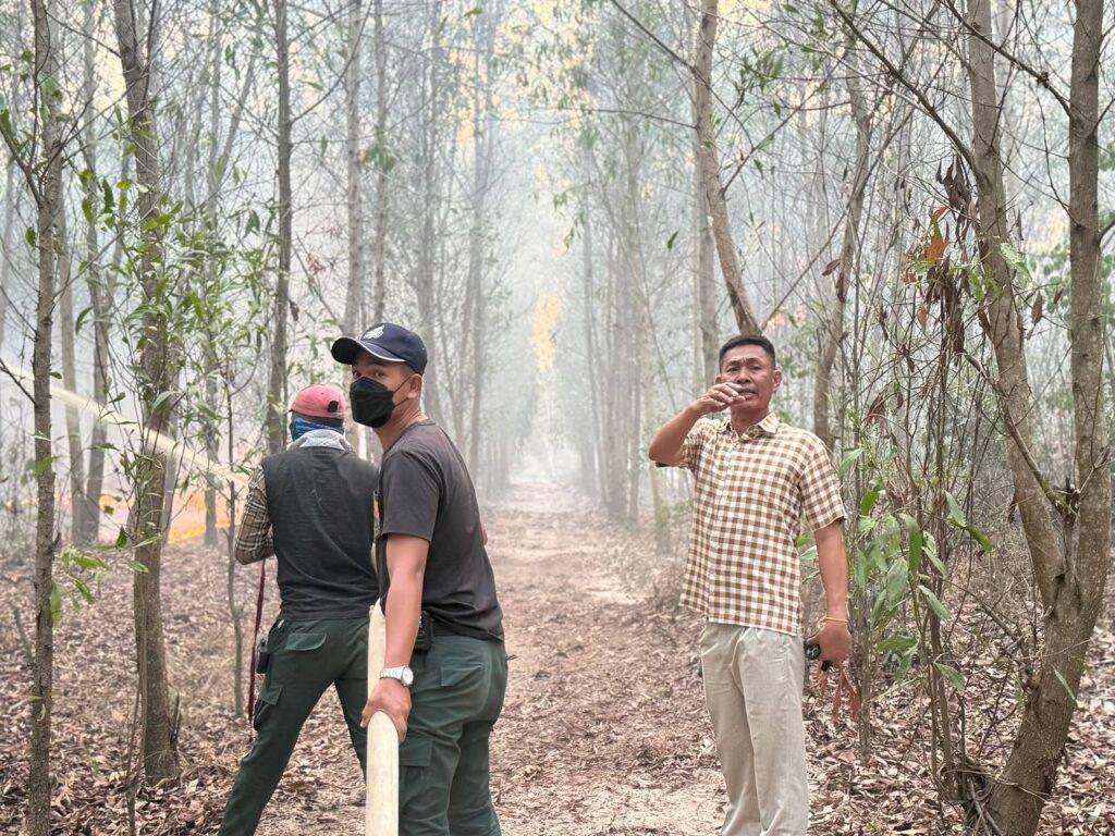 អគ្គិភ័យឆេះព្រៃឆ្លងស្រុក! រថយន្តពន្លត់អគ្គិភ័យ៦គ្រឿង ប្រើទឹកអស់៣០ឡាន ទើបគ្រប់គ្រងស្ថានការណ៍បាន
