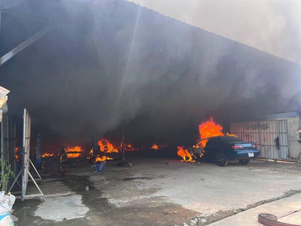 ភ្លើងឆេះឃ្លាំងជួសជុលរថយន្តនៅចោមចៅទី២ ខូចខាតរថយន្ត-ម៉ូតូ និងសម្ភារៈមួយចំនួន