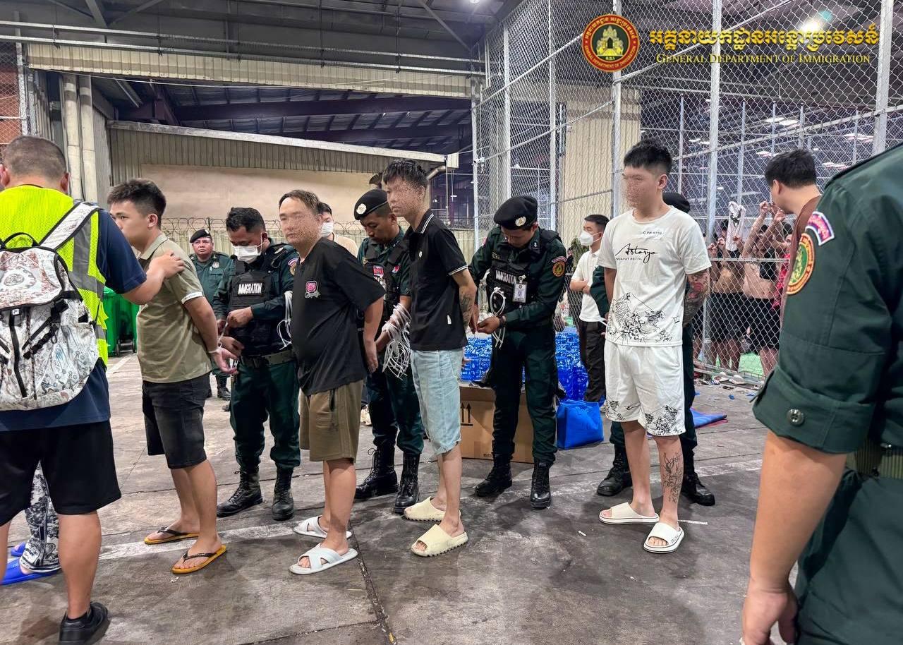 កម្ពុជាបណ្តេញជនជាតិចិន១៦៦នាក់ ពាក់ព័ន្ធឧក្រិដ្ឋកម្មតាមប្រព័ន្ធអេឡិចត្រូនិកចេញពីប្រទេស