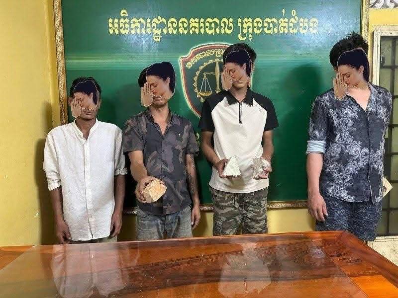 ស្រែកតែ«មើលមុខអីអ្ហា» ចុះពីម៉ូតូវាយប្រាវ ៤ទល់១ សមត្ថកិច្ចឃាត់ខ្លួនបាន៤នាក់នៅបាត់ដំបង