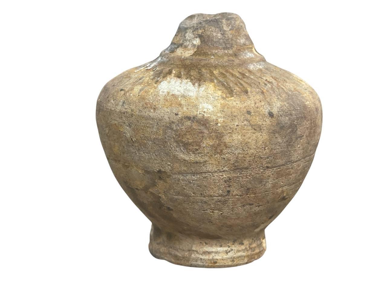ប្រជាពលរដ្ឋប្រគល់ដងខ្លួនទេពស្រីរចនាបទកោះកេរ និងខួចដីដុតអាយុកាលជាង១០០០ឆ្នាំជូនអាជ្ញាធរជាតិព្រះវិហារ