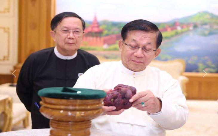 ល្អគ្រប់គុណ! ត្បូងទទឹមធំជាងគេ​មិន​ធ្លាប់​មាន ទម្ងន់​១១,០០០​ការ៉ាត់ ត្រូវ​បាន​រក​ឃើញ​នៅ​មីយ៉ាន់ម៉ា