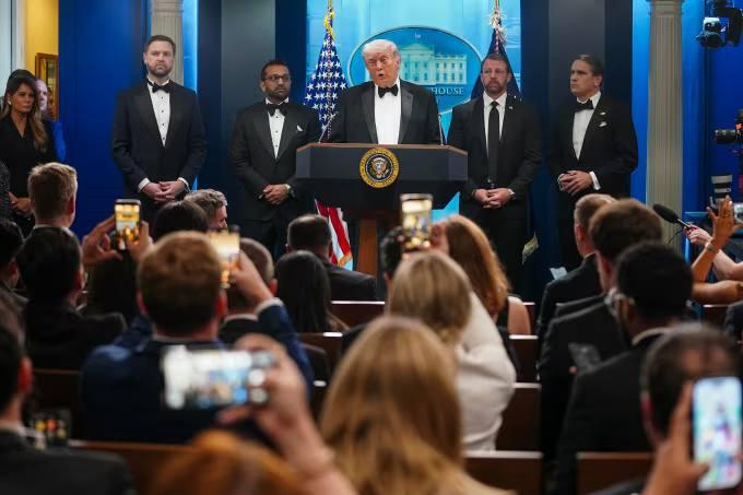 បាញ់ក្បែរសាលរាំ! ថ្មីៗ Trump រួចជីវិត ចំពេលជជែកគ្រប់គ្រងអាវុធ