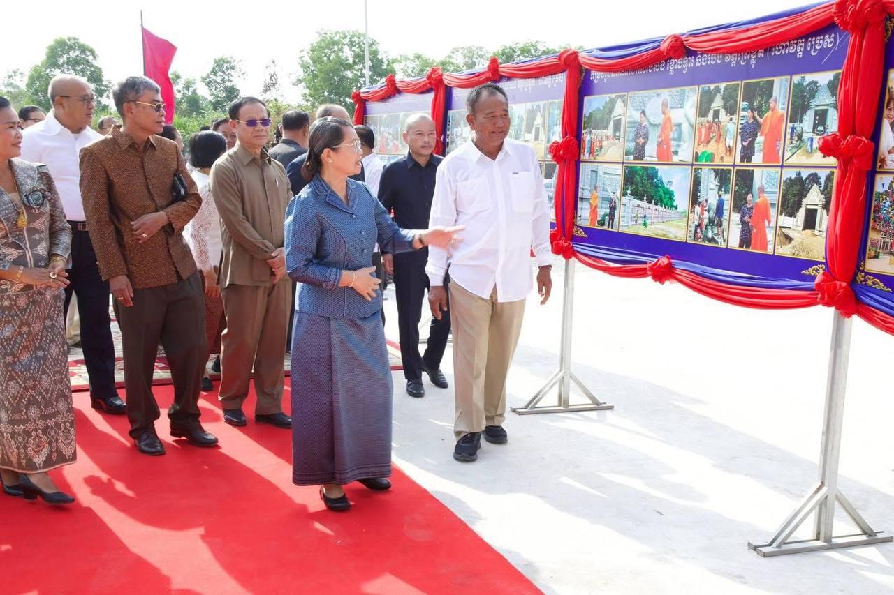 សម្តេច ម៉ែន សំអន សម្ពោធសមិទ្ធផលជាង ២៣ម៉ឺនដុល្លារ ក្នុងវត្តព្រៃខ្លូត ឆ្លុះបញ្ចាំងពីកំណើនសេដ្ឋកិច្ចជាតិ និងជំនឿរបស់ប្រជាពលរដ្ឋ