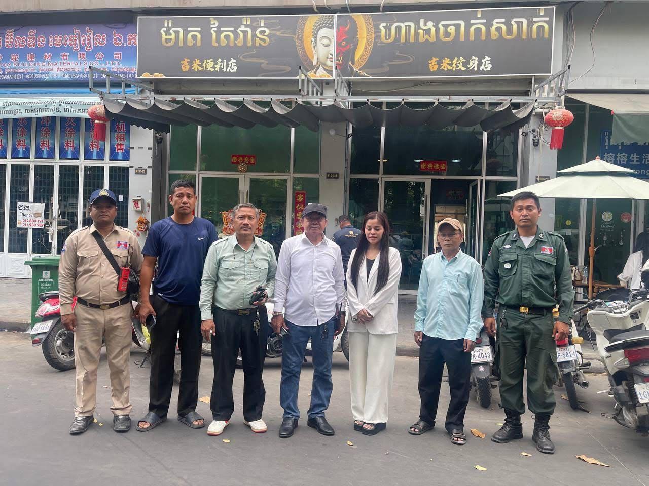 អាជ្ញាធរខណ្ឌដូនពេញ ចុះរុះរើស្លាកយីហោដាក់រូបព្រះយូឡាយលាយរូបយក្ស ពលរដ្ឋរិះគន់ថាមិនសមរម្យ