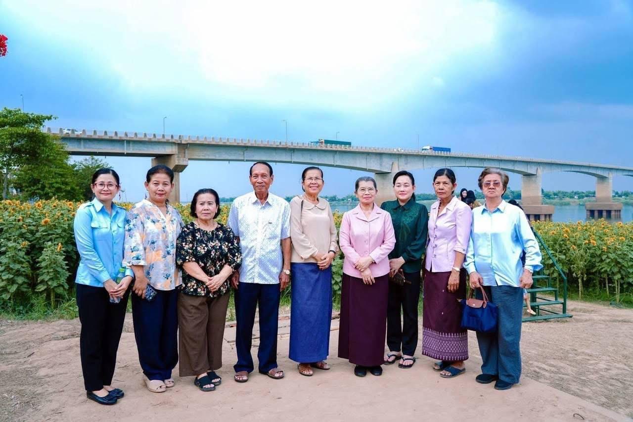 សម្ដេច ម៉ែន សំអន គាំទ្រផ្សារផលិតផលខ្មែរខេត្តកំពង់ចាម ជំរុញសេដ្ឋកិច្ចមូលដ្ឋាន និងលើកកម្ពស់ជីវភាពប្រជាពលរដ្ឋ